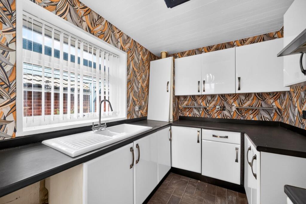 House in Dudley, West Midlands - View 4