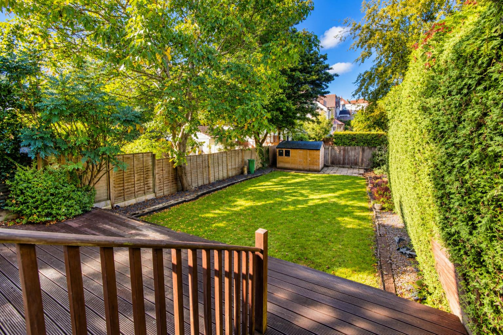 House in London, Carshalton Beeches - View 4