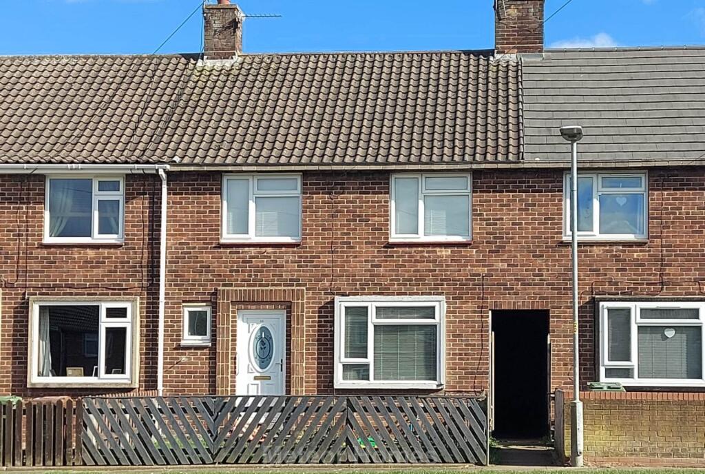 3-bed semi-detached on Carnforth Crescent, Grimsby, £90,000