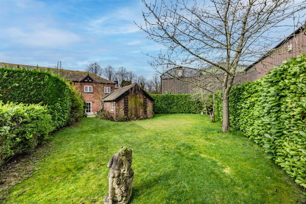 53 The Barns, Bostock Hall, CW10 9JN photo 3
