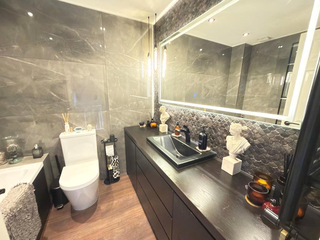 House in Bedfordshire, Luton - View 6