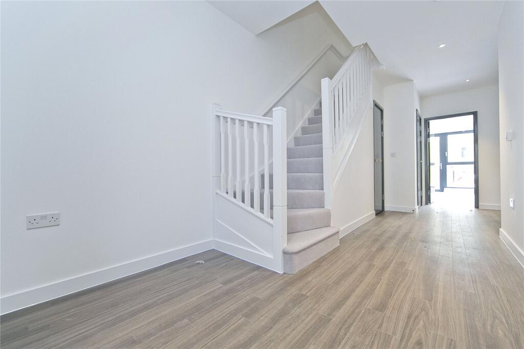 3 bedroom maisonette for rent