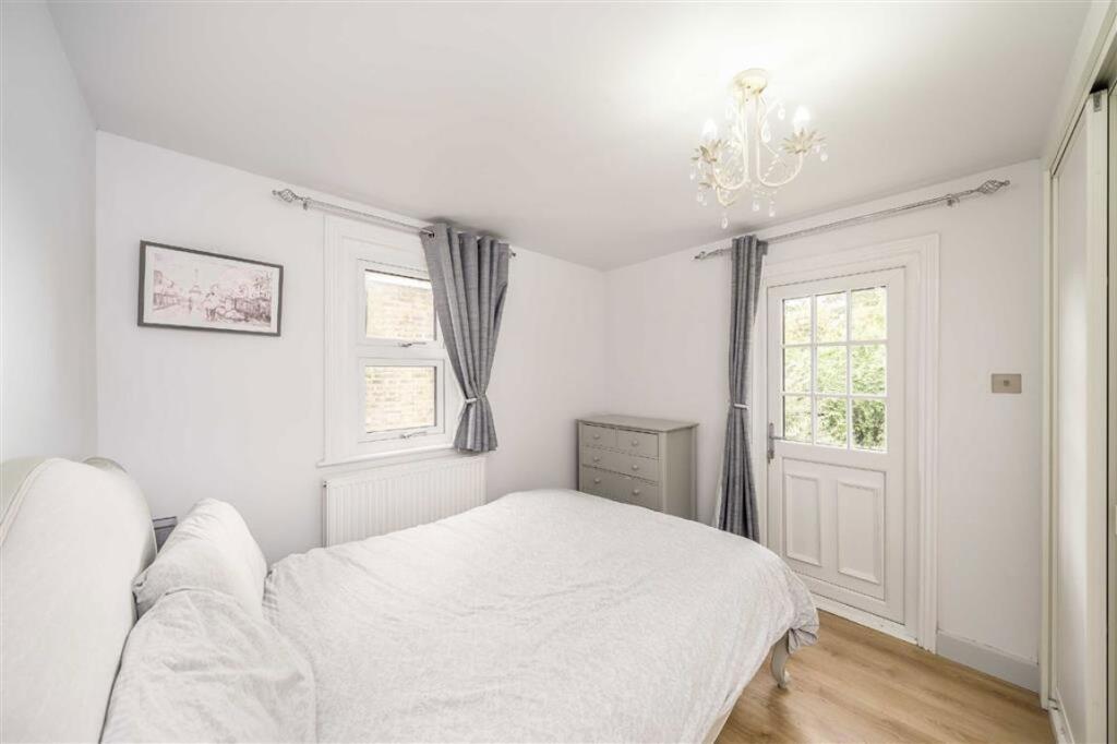 Apartment in London - View 5