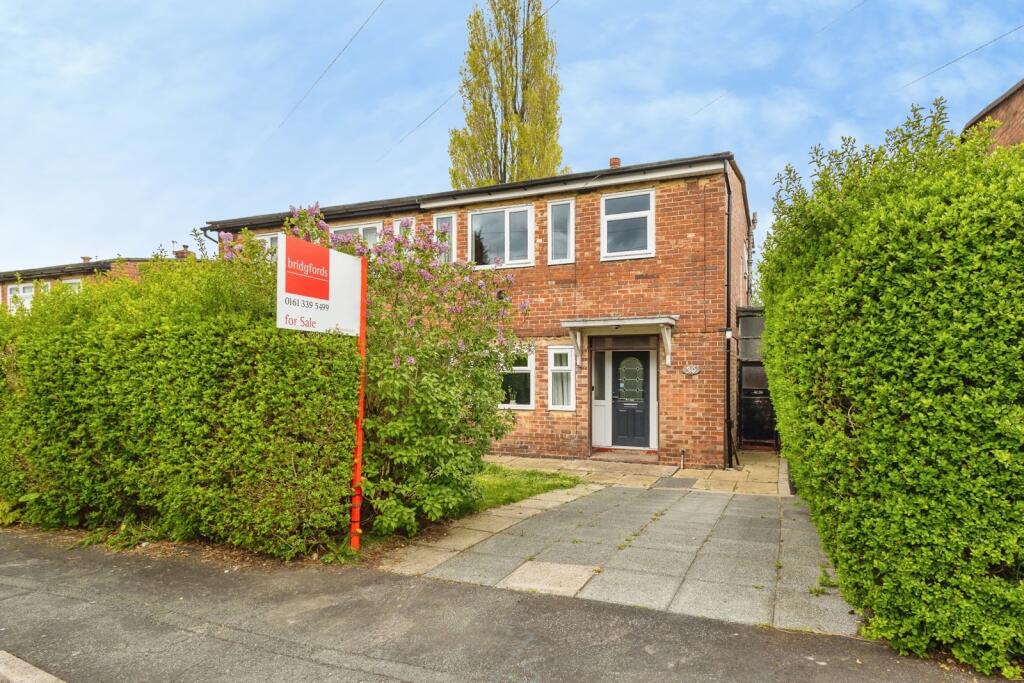 Main image of property: Hartshead Avenue, Ashton-under-Lyne, Greater Manchester, OL6