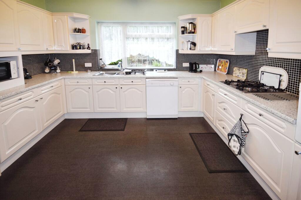 Beresford Avenue, Skegness, PE25 photo 4