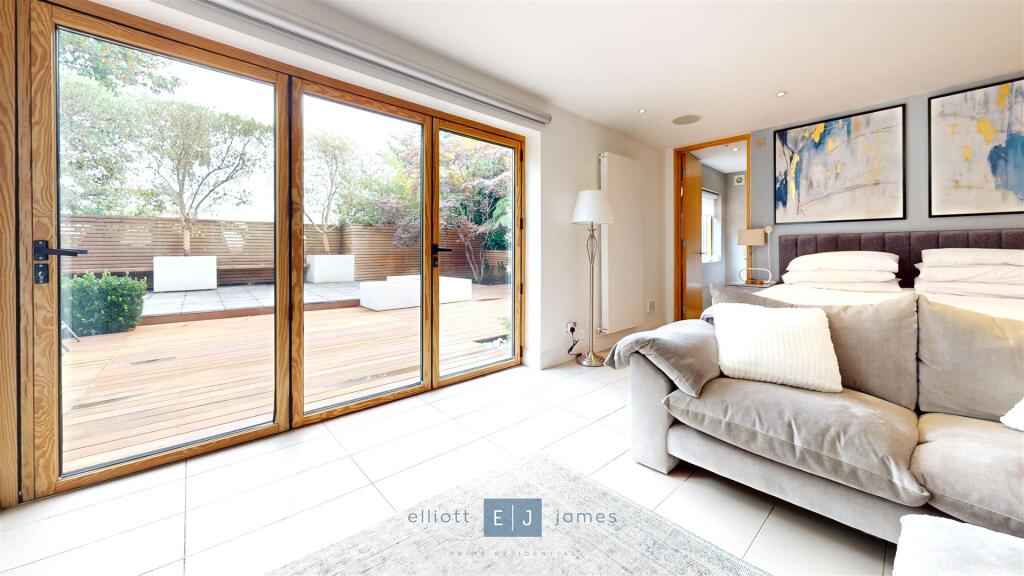 House in Epping Forest, Loughton - More
