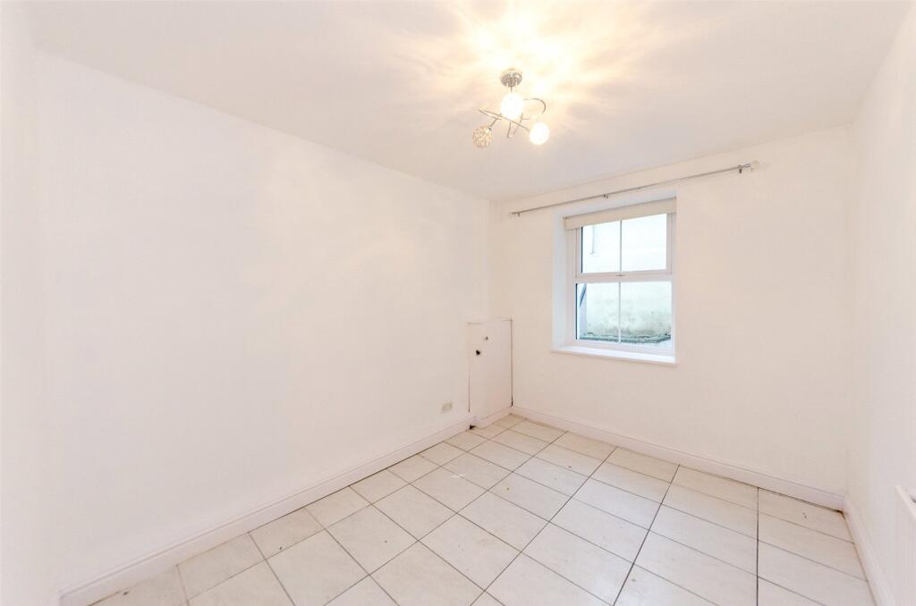 Glanyrafon Road, Dwygyfylchi, Penmaenmawr, Conwy, LL34 photo 4