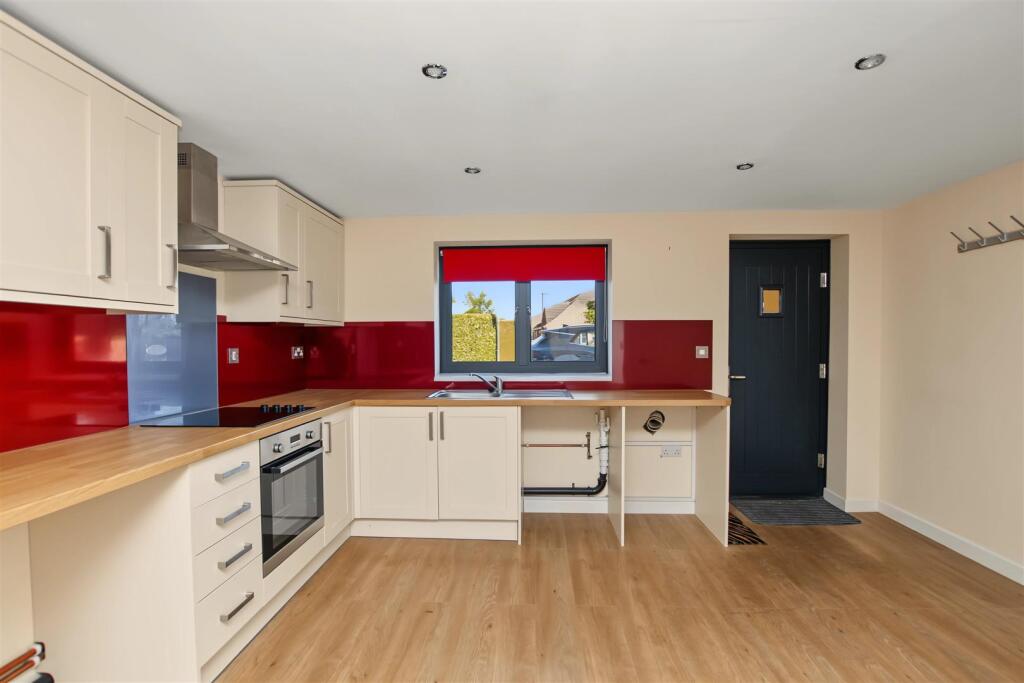 House in Lincoln - View 2