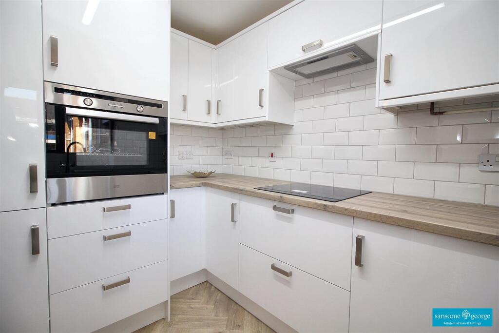 Apartment in Reading - View 5