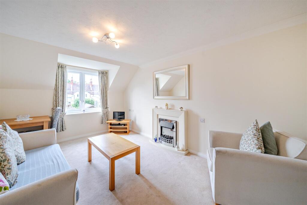 Beecham Lodge, Cirencester, Gloucestershire photo 2