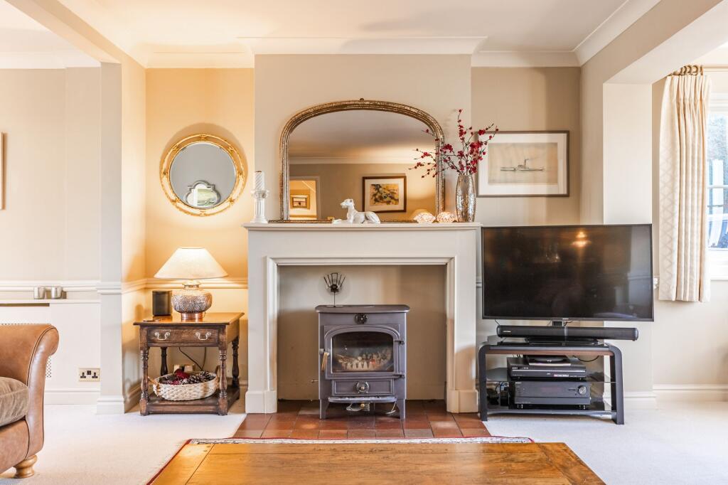 A Home of Quiet Luxury in Wicklewood photo 3