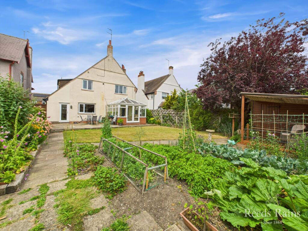 4-bed detached on Kingsgate, Bridlington, East Yorkshire, YO15, £375,000