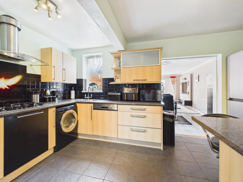 House in Woodley, Wokingham - View 4
