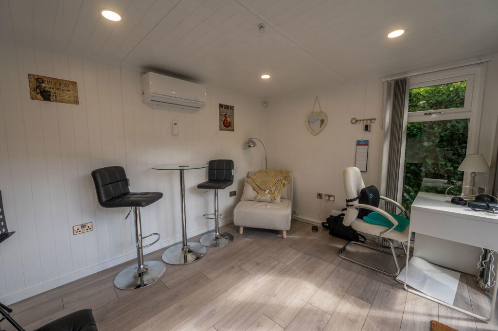 Additional image 19 of Extended home with stunning open-plan kitchen & garden room – Bissell St, Quinton, Birmingham B32 1AH