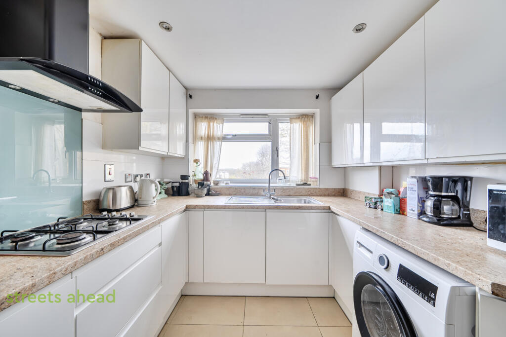 Chipstead Close, London, SE19 photo 4