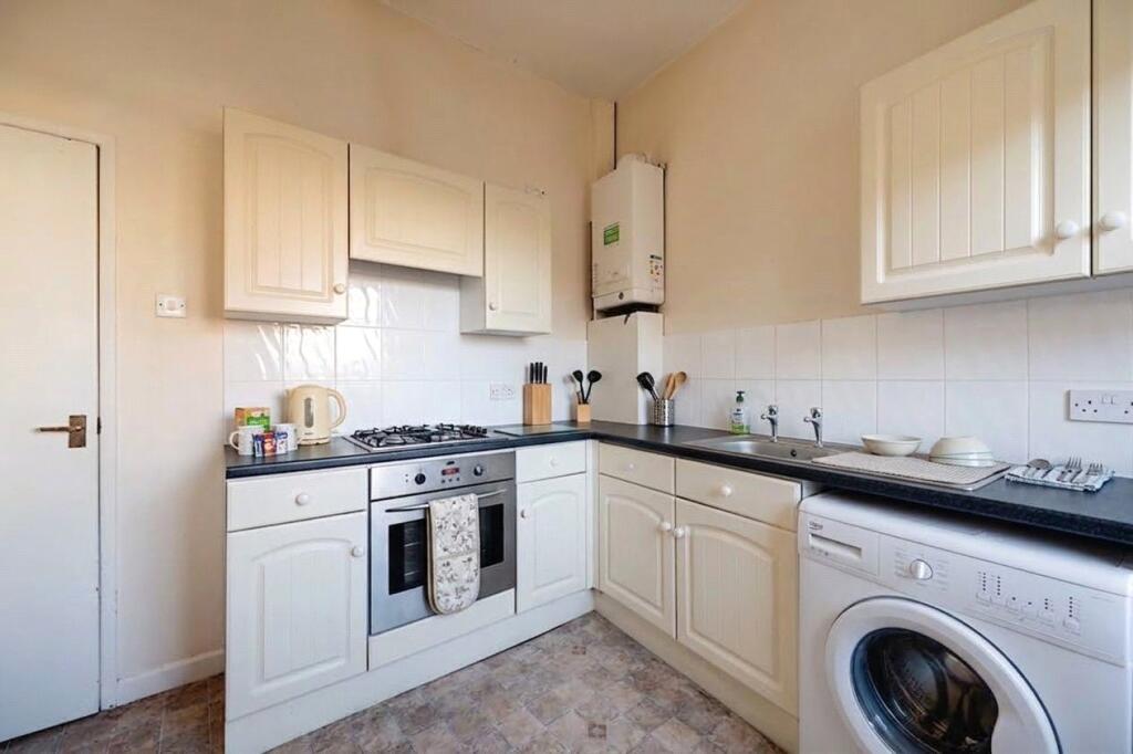 Apartment in Portsmouth, Southsea - More