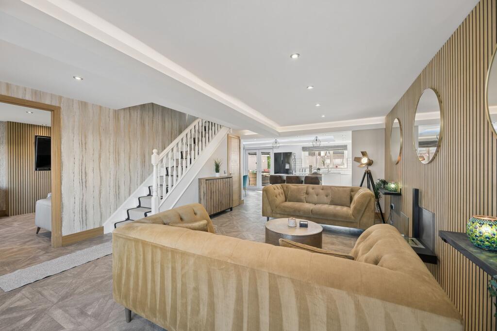 House in East Calder, Calderwood - View 4