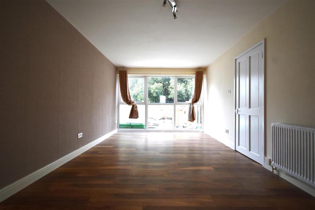 Apartment in London, Royal Borough of Greenwich - More