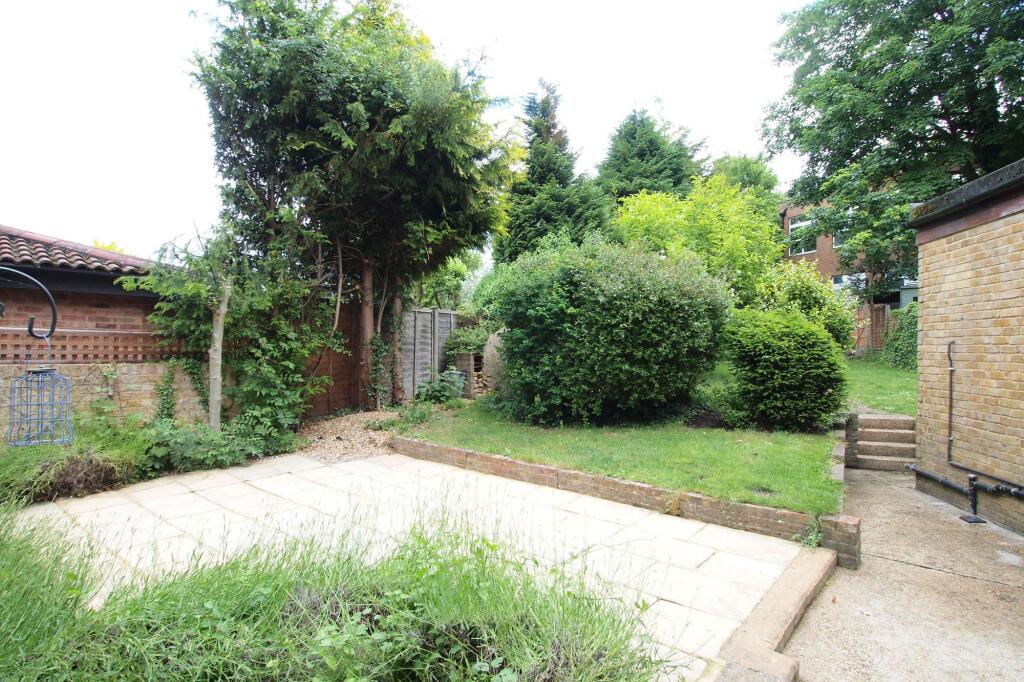 House in Kingston upon Thames - More
