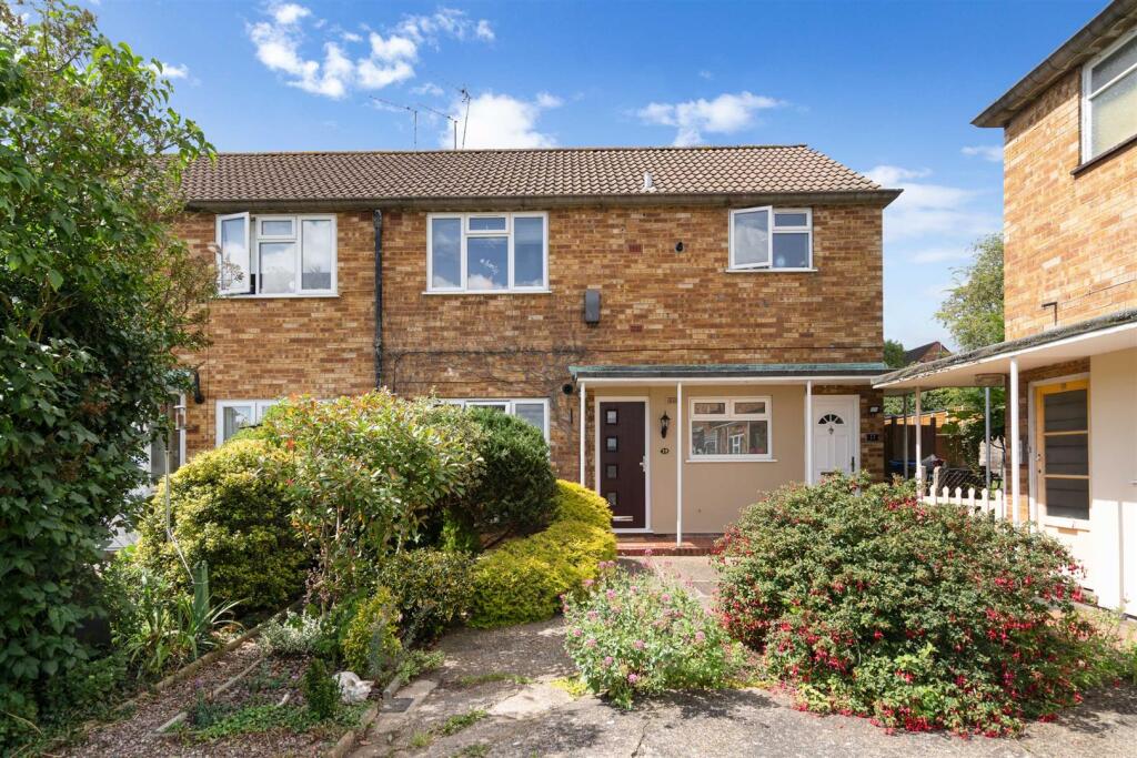 Main image of property: Highview Close, Potters Bar, Hertfordshire, EN6