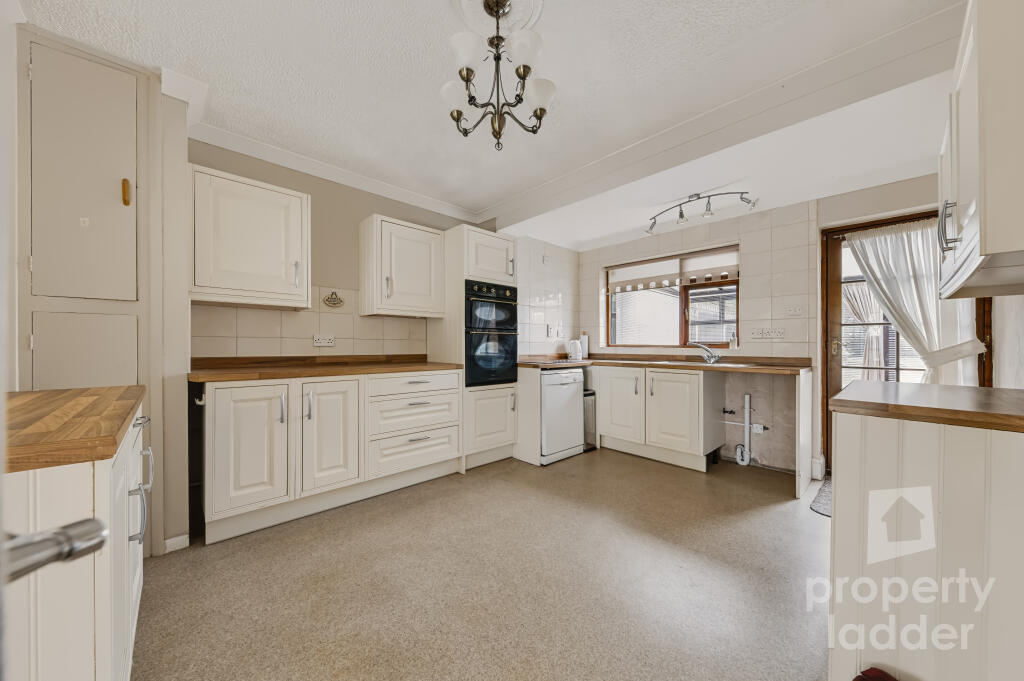 House in Coltishall, Great Hautbois - More