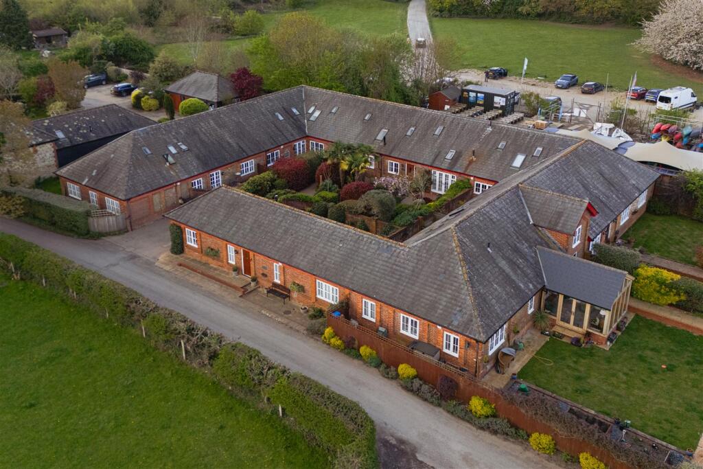 House in Tandridge, Nutfield