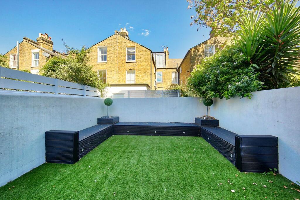 House in London - View 2