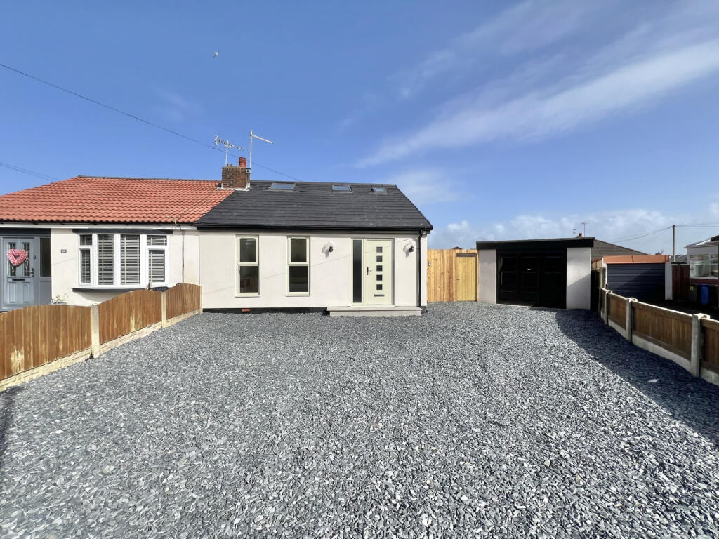 4-bed house on Holts Lane,  Poulton-Le-Fylde, FY6, £310,000
