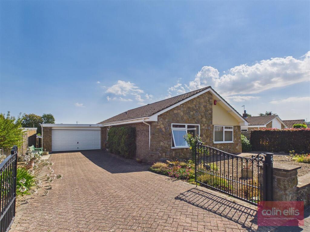 Main image of property: Hay Brow Crescent, Scalby, Scarborough