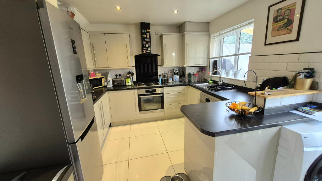 Sheringham Close, Saltney, photo 3