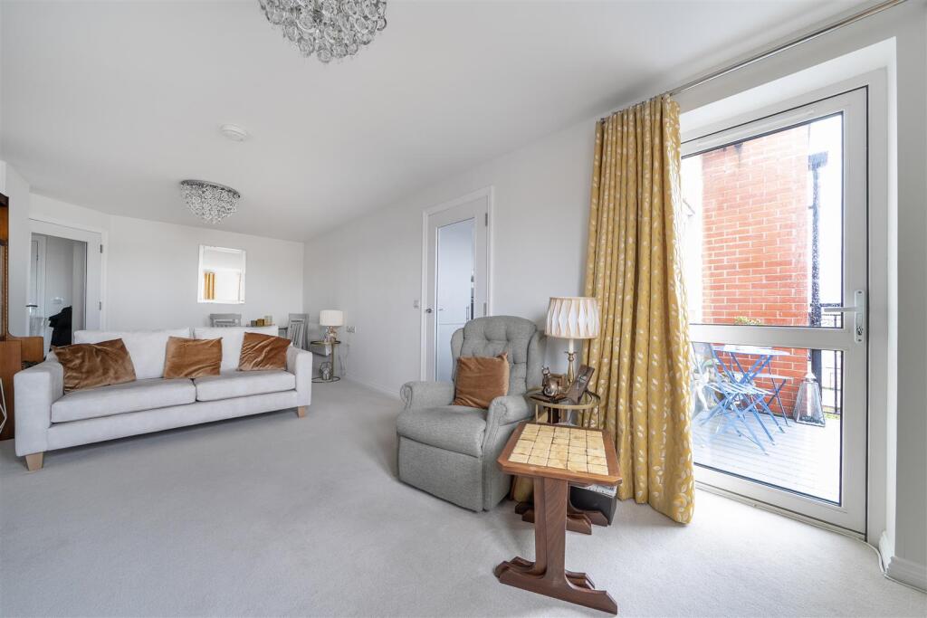 Thackeray Lodge, Fareham, Hampshire - View 5