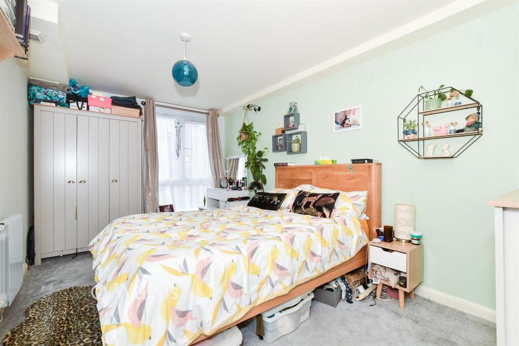Apartment in Maidstone, Kent - View 3