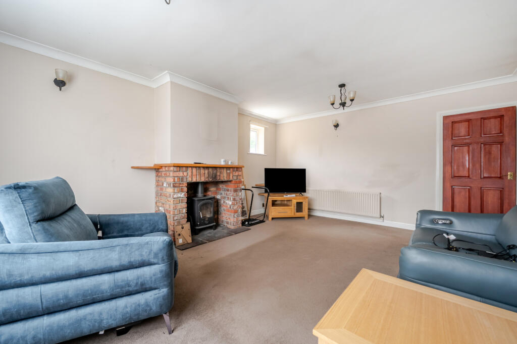 Connaught Road, Fleet, GU51 photo 2