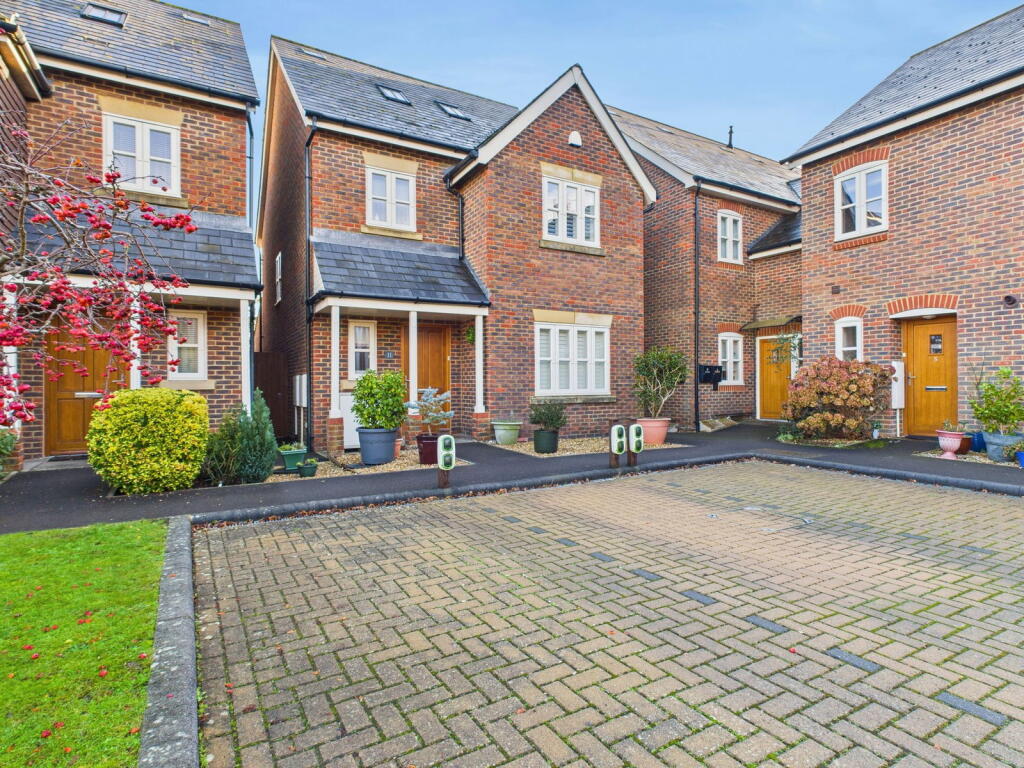 Main image of property: Churchfields, East Preston, BN16 3FG