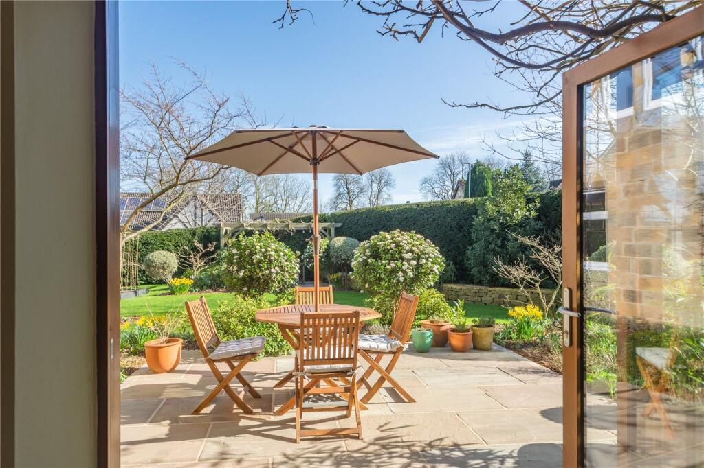House in Leeds, Pool - View 3