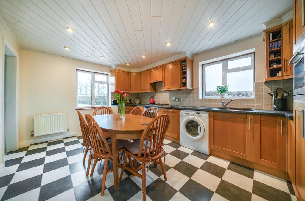 Goddards Close, Sherfield-on-Loddon, Hook, Hampshire, RG27 photo 2