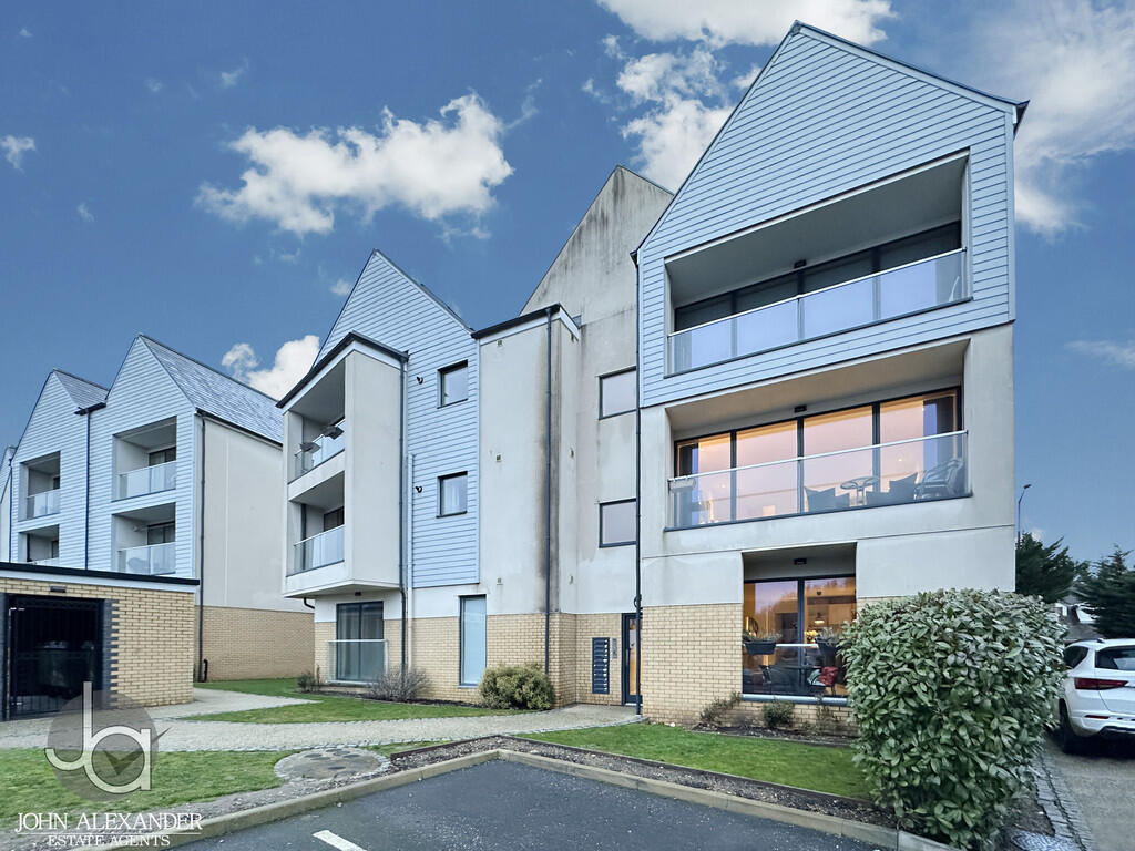 1-bed flat on Point Chase, Marks Tey, Colchester, £180,000