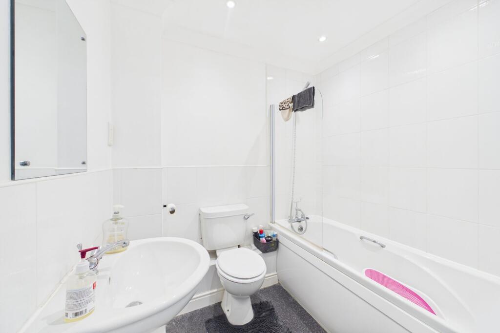 Apartment in Thetford, Cloverfields - More