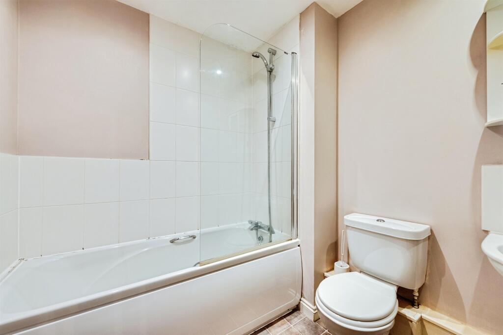 Apartment in Swindon, Haydon Wick - More