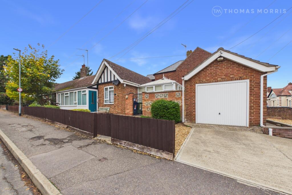 2-bed bungalow on Cricketfield Lane, Ramsey, Huntingdon, Cambridgeshire, PE26, £210,000