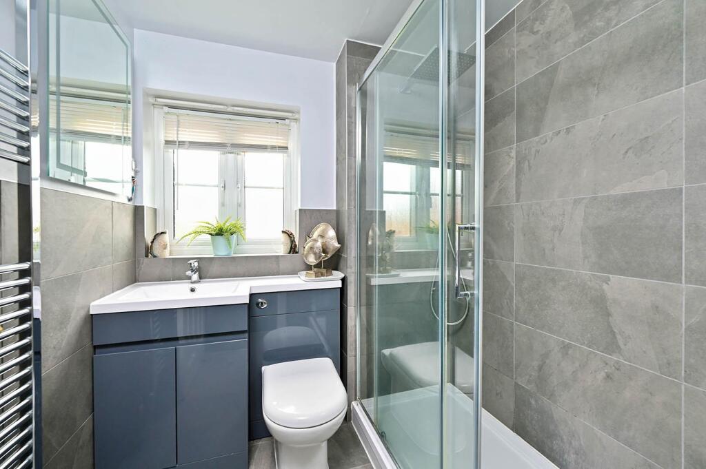 House in Basingstoke and Deane, The Fairways, Kempshott Park - More