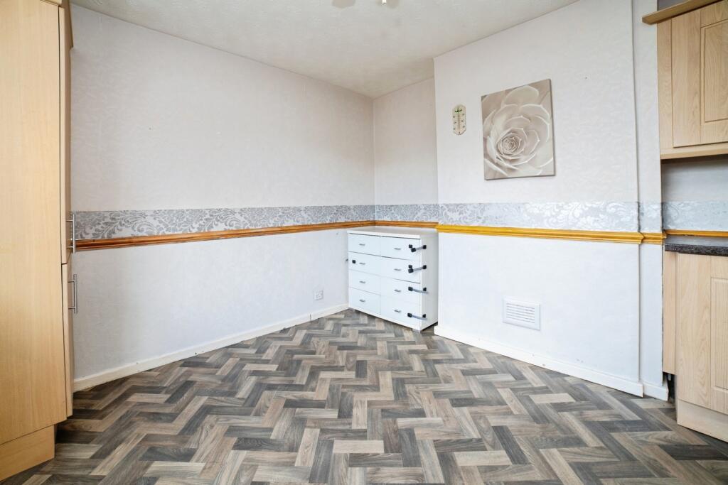 House in Mansfield, Nottinghamshire - More