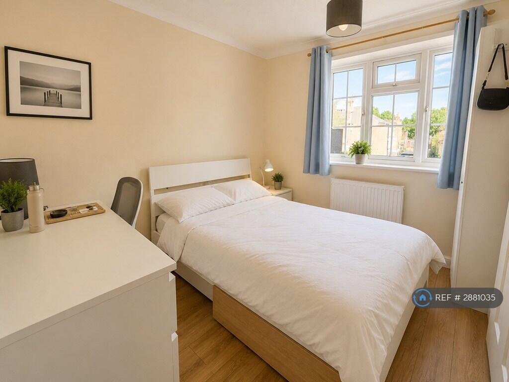 5 bedroom semi-detached house for rent