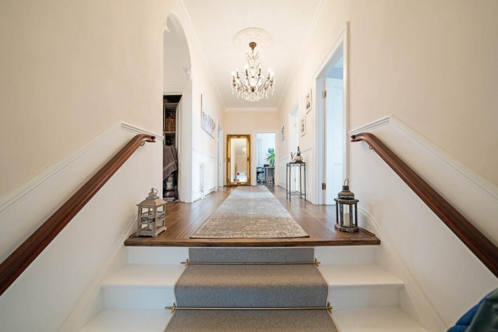 Southside, Hillside - Stunningly Renovated Period Property photo 4
