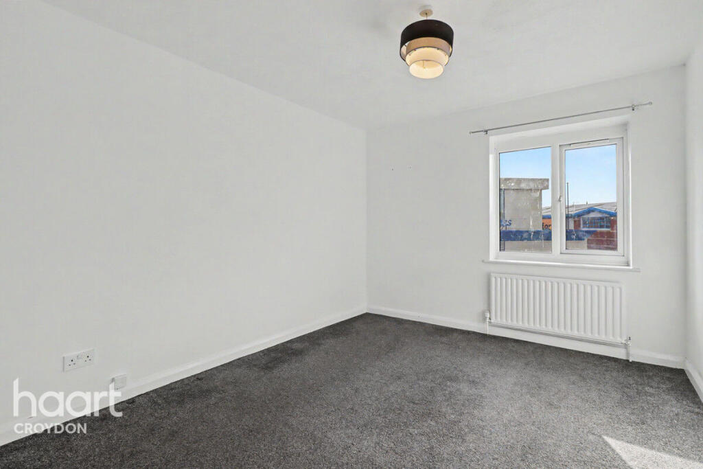 Apartment in Croydon - More