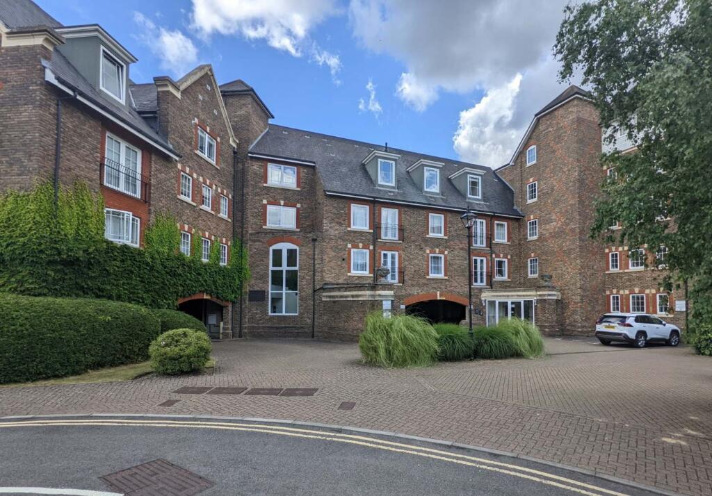 2-bed apartment on Mortley Close, Tonbridge, TN9, £485,000