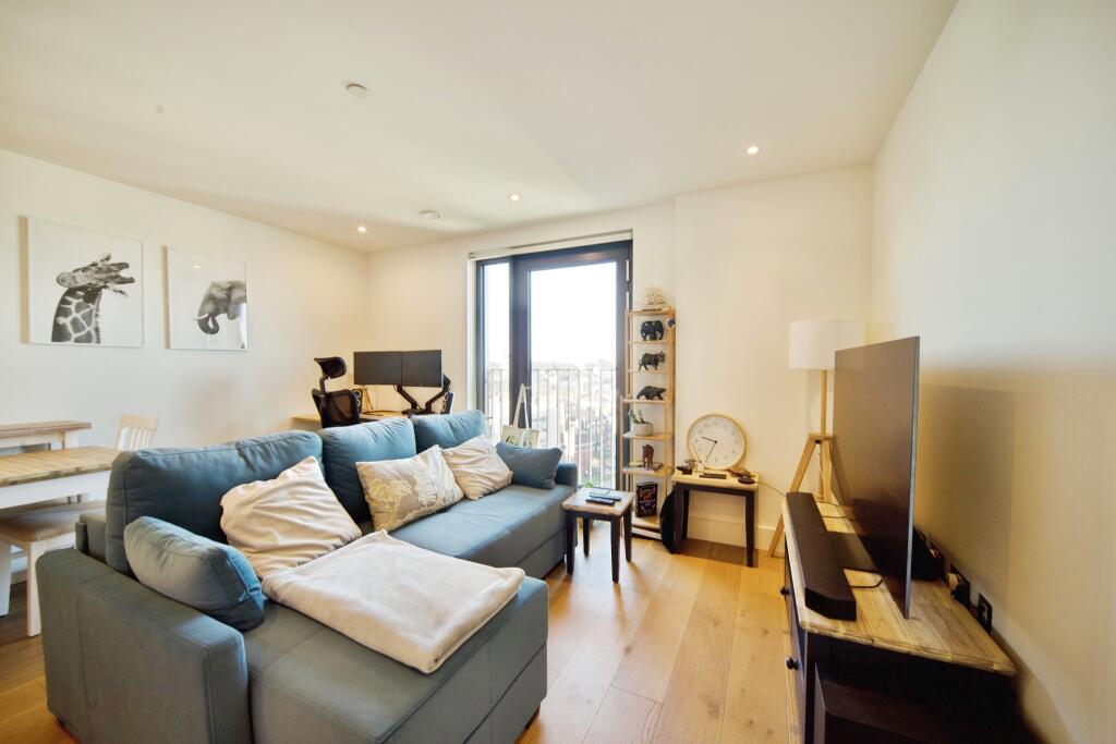 Apartment in Harrow - View 5