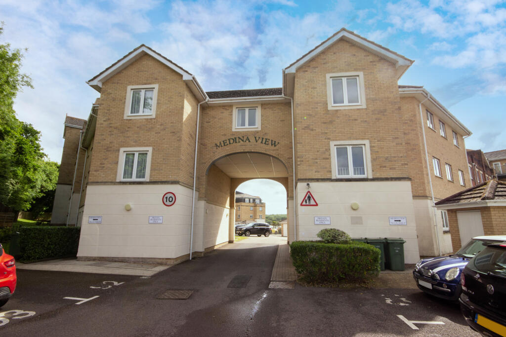 Medina View, East Cowes photo 3