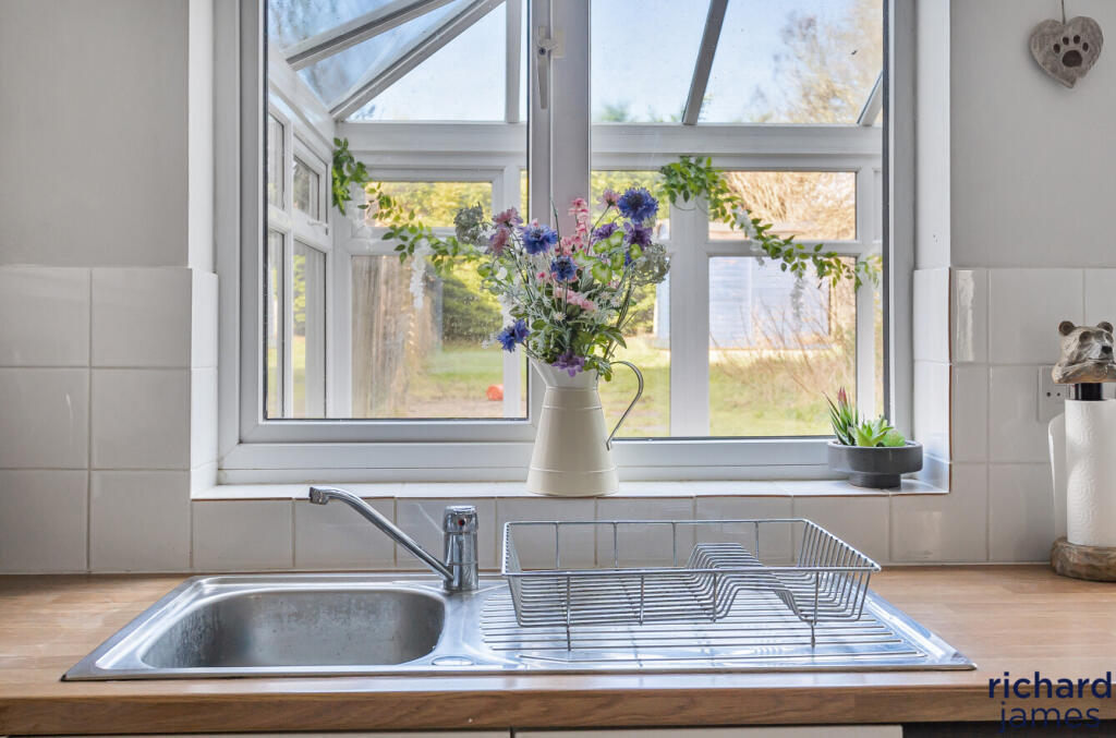 House in Swindon, Woodshaw, Royal Wootton Bassett - View 5