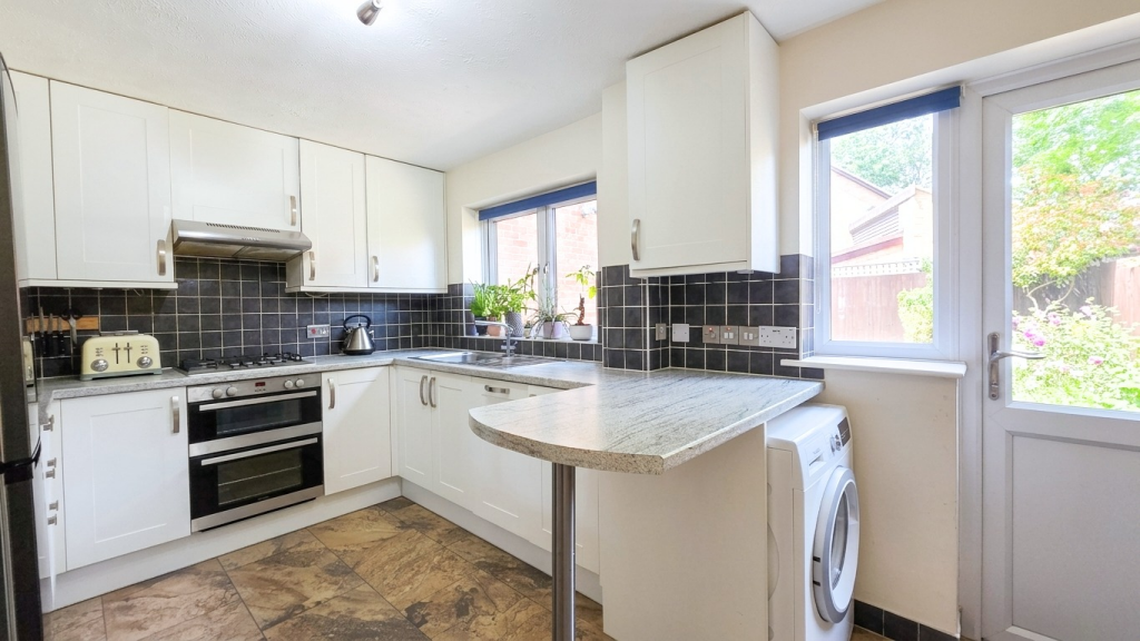 Vermont Woods, Finchampstead, Wokingham, Berkshire, RG40 - View 2
